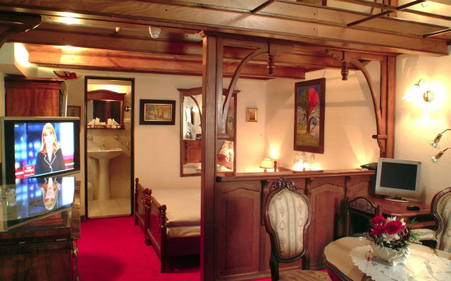 Hotel No. 16
