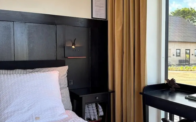 Seaside Retreat & Hotel