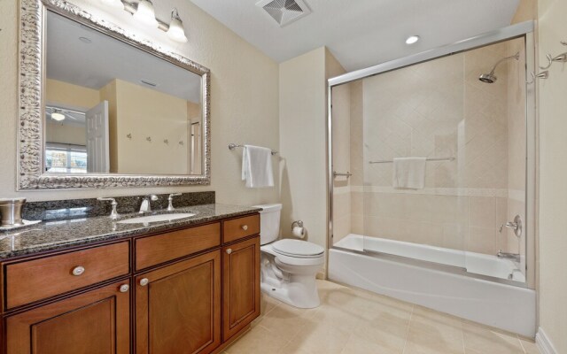 Rvh_323r Classic 3 Bedroom Condo