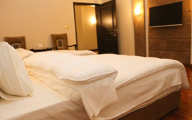 Shelton's Rezidor Swat