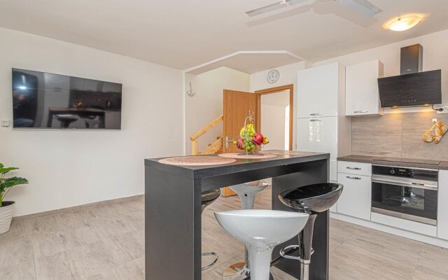 Amazing Home in Grebastica With Wifi and 4 Bedrooms
