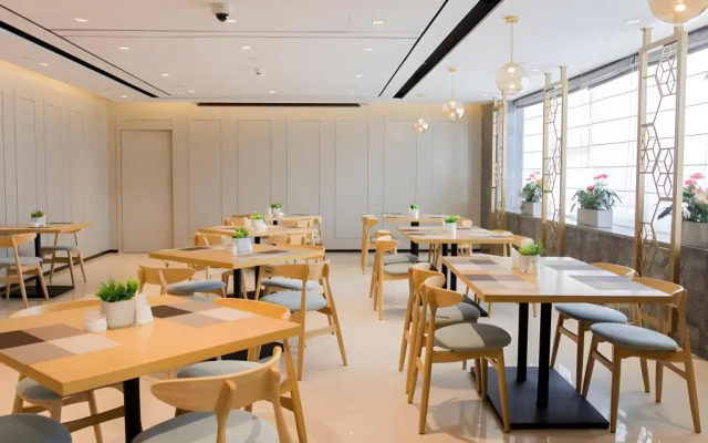 Yitel Premium (Shanghai Wujiaochang Metro Station)