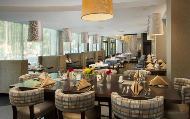 Отель Skybridge Seattle Airport