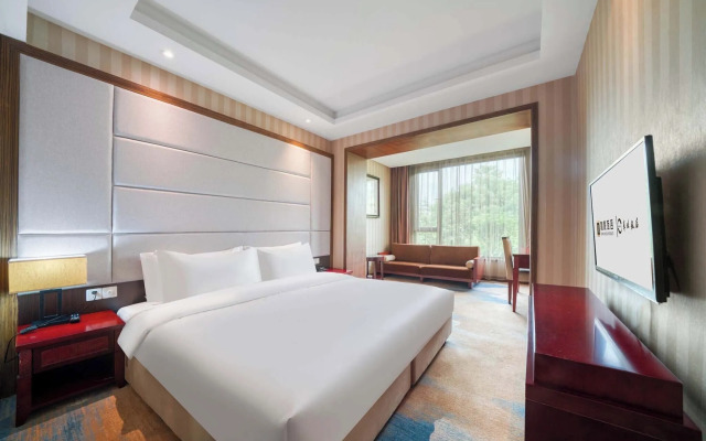 Huabei Hotel on West Lake