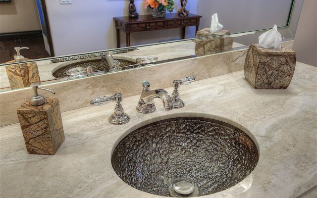 Palisades Estate 5 BR by Casago