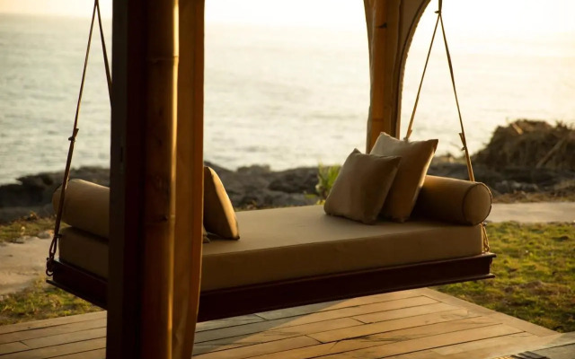 ARNA Suites and Ocean Lounge