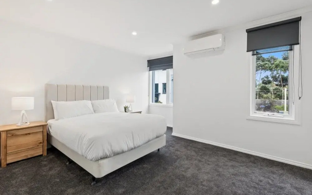 Sleek 2-bed Terrace Near Local Parks