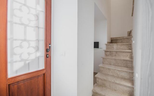 Modern Duplex With Balcony by Wonderful Italy