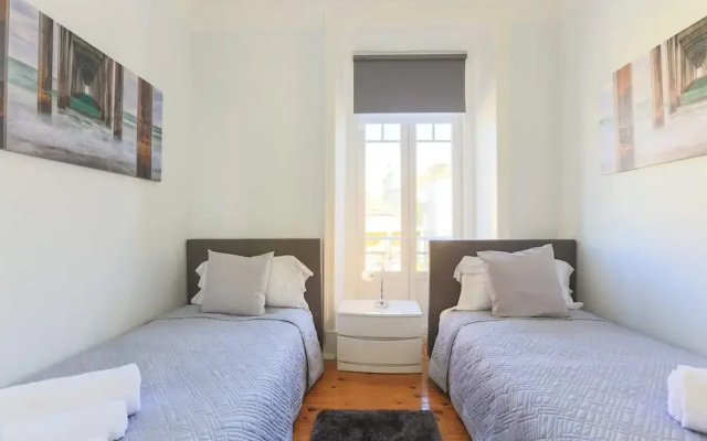 Airy Lapa 2 BR River and Bridge Views AC