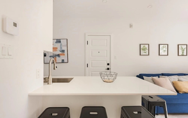 M11 Gorgeous Modern 2BR Sofabed Heart of Plateau