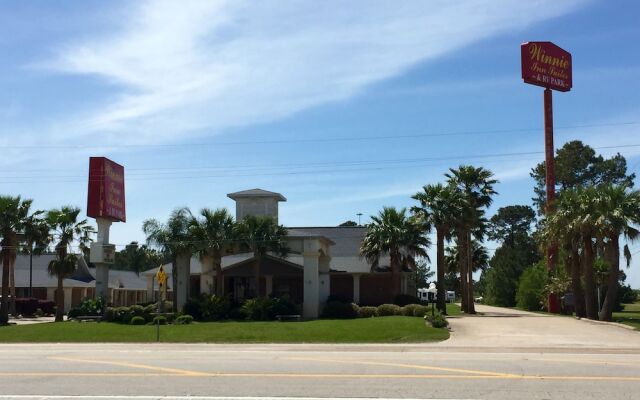 Winnie Inn & Suites