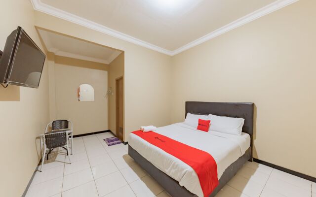 RedDoorz @ Pahlawan Street