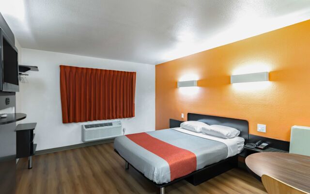 Motel 6 Anaheim, CA