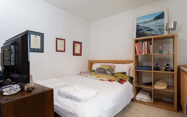Superior Zone 2 London Apartment