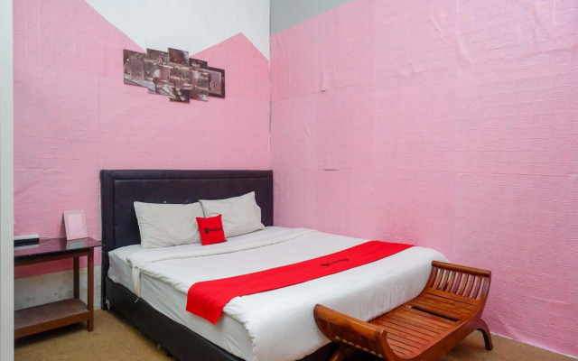 RedDoorz At Golden Inn Tugu Yogyakarta