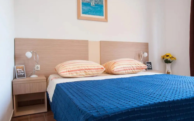 Apartments Paula - One Bedroom Apartment With Terrace 2