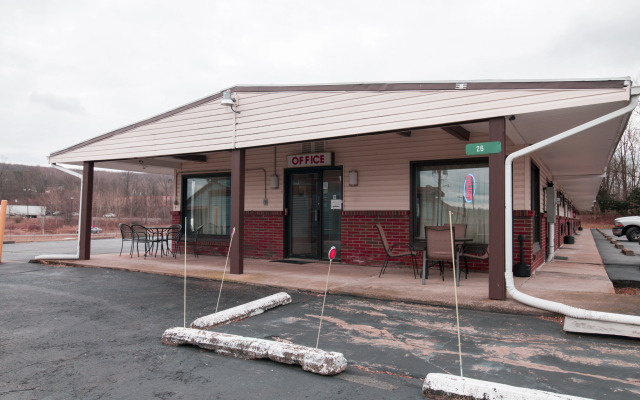 OYO Hotel Dalton PA I-81