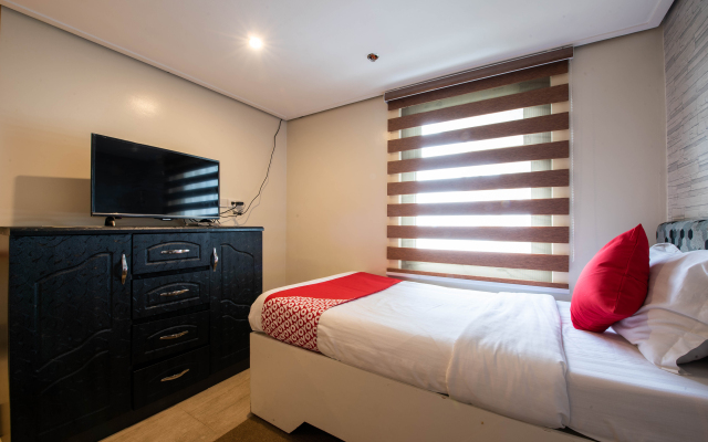 OYO 492 Sunset View Ridge Residences