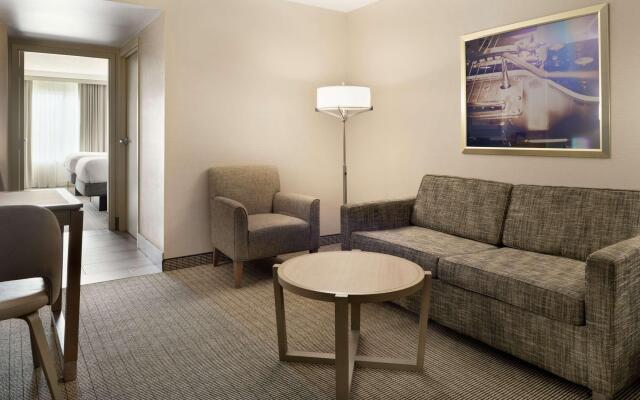 Embassy Suites by Hilton Cleveland Rockside