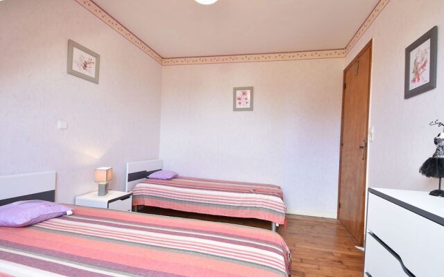 Modern Holiday Home in Clohars-carnoët With Beach Near
