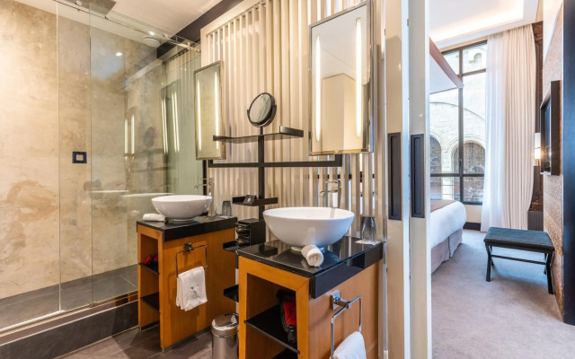 Five Seas by Inwood Hotels