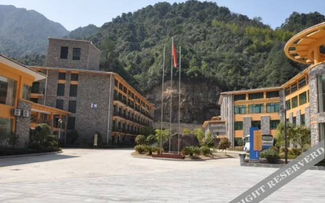 Wolong International Hotel