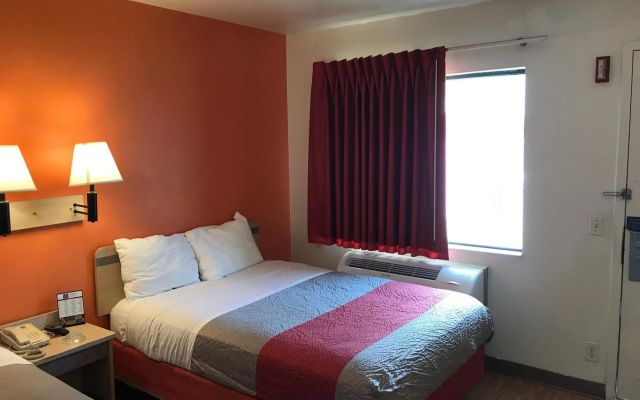 Motel 6 Des Moines, IA - North