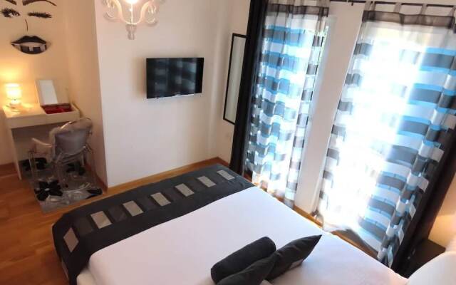 Villa Doris With Heated Pool gym and Kids Playground