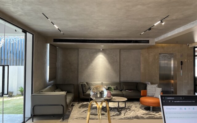 Hotel Kyzen HiTech City- Your Zenly Stay