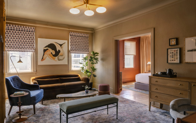 MarQueen Hotel