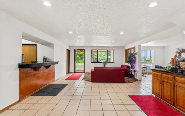 Quality Inn & Suites Howe - Sturgis