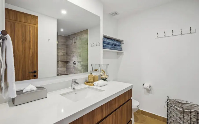 Oceanfront 1BR with Balcony & Pool
