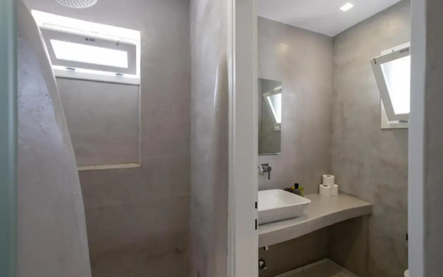 Lorenzo Studios and Suites Paros