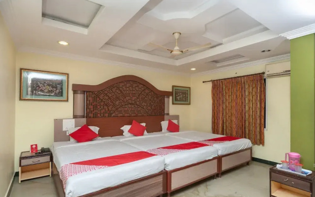 OYO 10807 Hotel Auro