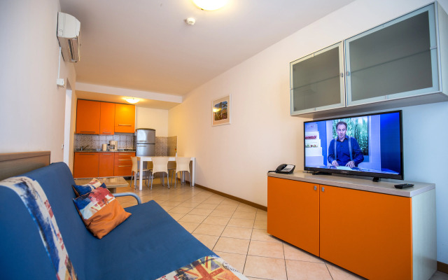 Splendid Golden Rocks Resort