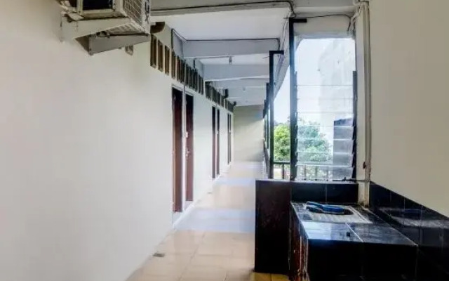 OYO 92429 Vania Guest House