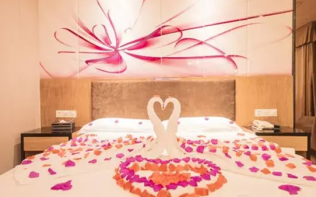 Bai Li Holiday Hotel (Enping Aofeng Square)