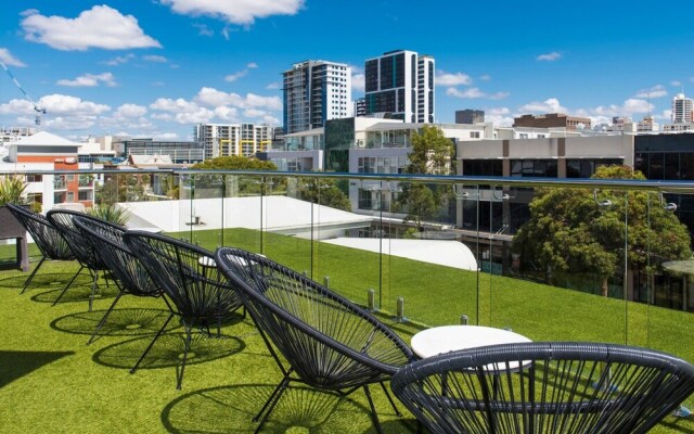 Restful Room in the City With Rooftop Terrace