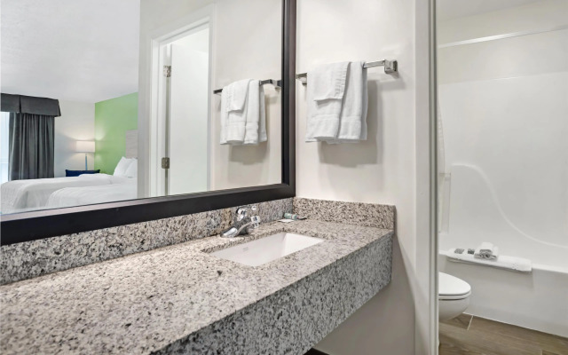 Best Western Navarre Waterfront