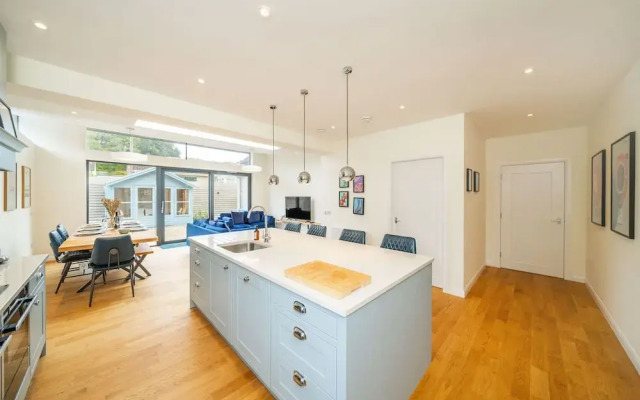 Newhall Gardens - Botanical Bliss