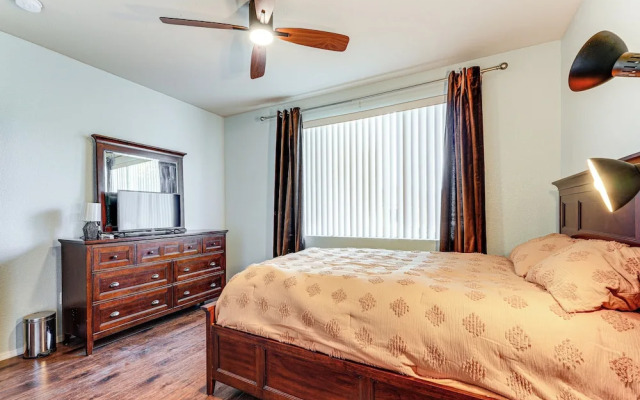 Walk to Papago Park: Condo in Phoenix