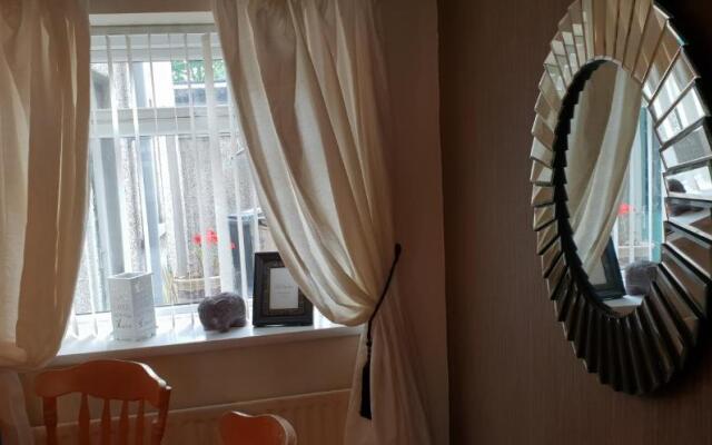 Comfy Quiet Town House