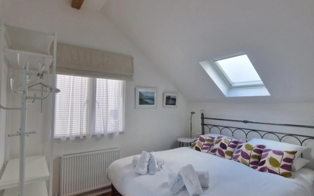 Blue Hills Luxury Coastal Apartment