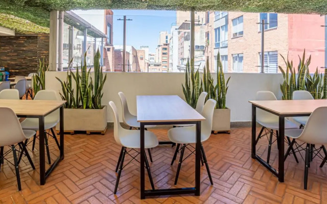 ICON 48 Luxury Apartasuites