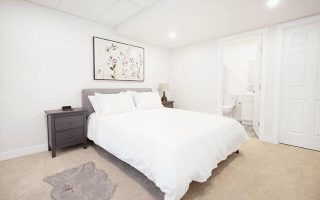 3BR Condo With Free Parking and In-suite Laundry