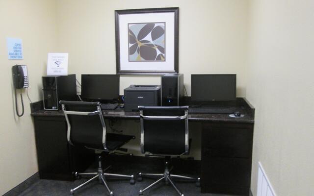 Holiday Inn Express & Suites Pampa by IHG