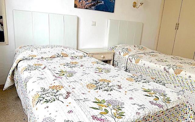 Detached villa, private pool only 10 minutes to beaches