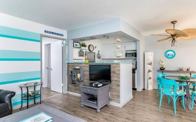 Mid Mari - Gorgeous Nautical Condo Near Beach, Shops & Restaurants- Condo 105