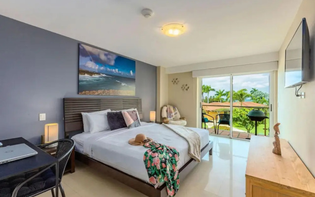 Ocean Front 2BR 2BA w Amazing Beach