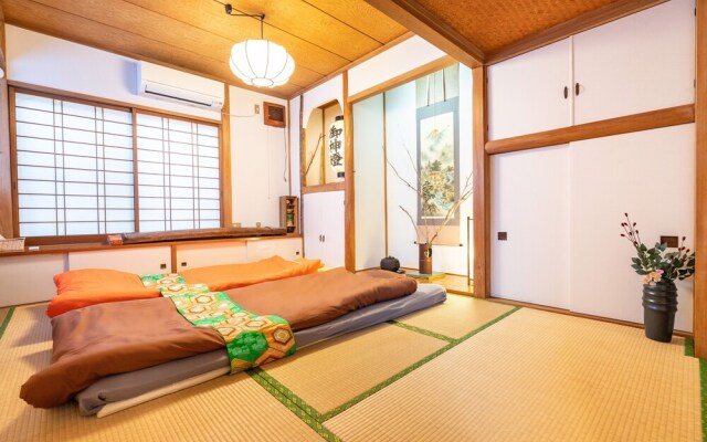 Villa Traditional Designer House Oyama